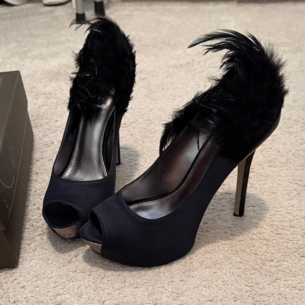 Enzo Never Worn Elegant Black Feathered Peep-Toe Heels